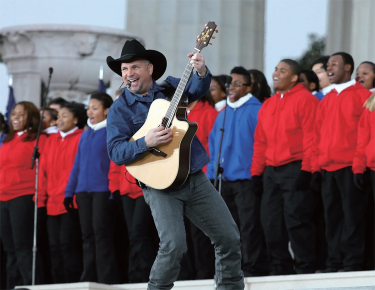  2 컨트리는 1990년대에 카우보이모자를 쓴 록스타 가스 브룩스의 화
려한 등장과 함께 새롭게 주목받았다. / 엑스