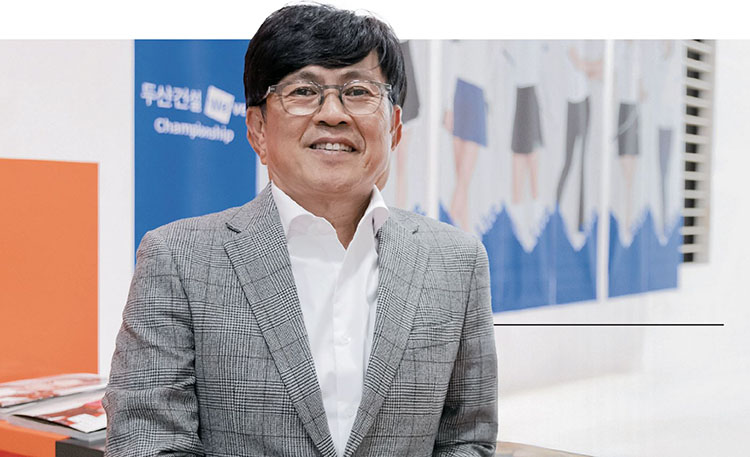 오세욱 - 두산건설 상무, 두산건설 위브 골프단 단장, 2002 아시안게임 골프 대표팀 코치(단체전 금) /사진 민학수