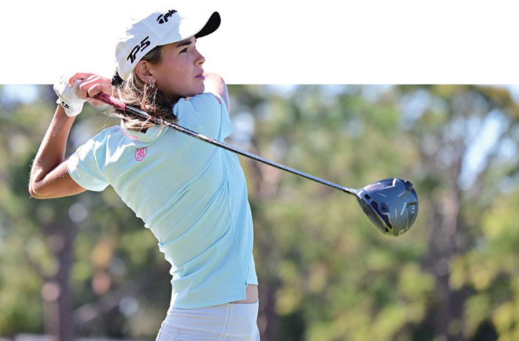 2025년 11월 14일 미국 플로리다주 벨에어의 펠리컨 골프클럽에서 열린 '안니카 드리븐 바이 게인브리지 앳 펠리컨 2025' 2라운드에서 아마추어 선수 카이 트럼프가
17번 홀 티샷을 하고 있다.  /사진 AFP연합