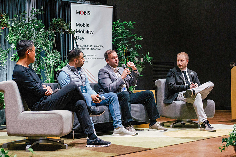 현대모비스가 미국 디트로이트에서 열린 ‘모비스 모빌리티 데이’에서 글로벌 스타트업, 완성차, 학계, 투자자들과 신기술과 미래 모빌리티 트렌드를 공유했다. / 현대모비스