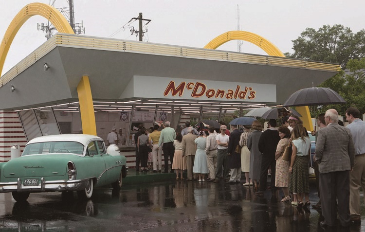 맥도널드 매장 앞에 늘어선 고객 행렬. /사진 The Weinstein Company