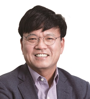 이병태 - 카이스트 경영대 명예교수 겸 컨슈머워치 공동대표, 서울대 산업공학,
카이스트 경영과학 석사, 미 텍사스대 경영학 박사