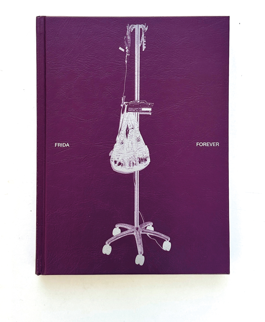 덴마크 사진가 프리다 리사 카르스텐센 예르쇠의 사진책 ‘프리다 포에버’ 커버. / 사진 김진영