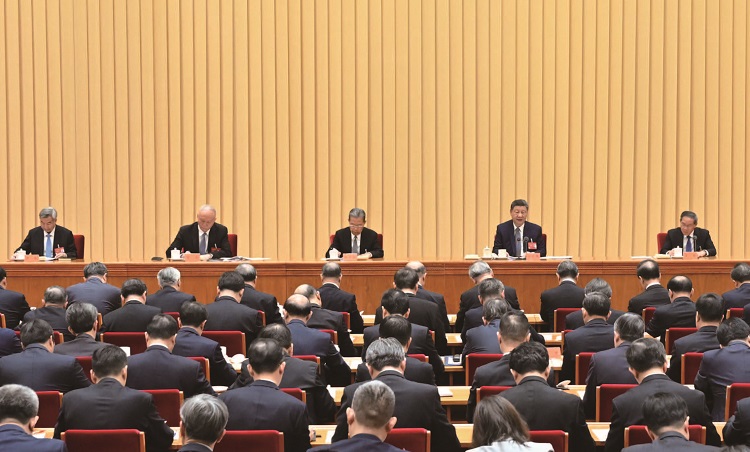 2025년 12월 11일 중국 베이징에서 열린 중앙경제공작회의에 참석한 시진핑(왼쪽 네 번째) 중국 국가주석. /사진 연합뉴스