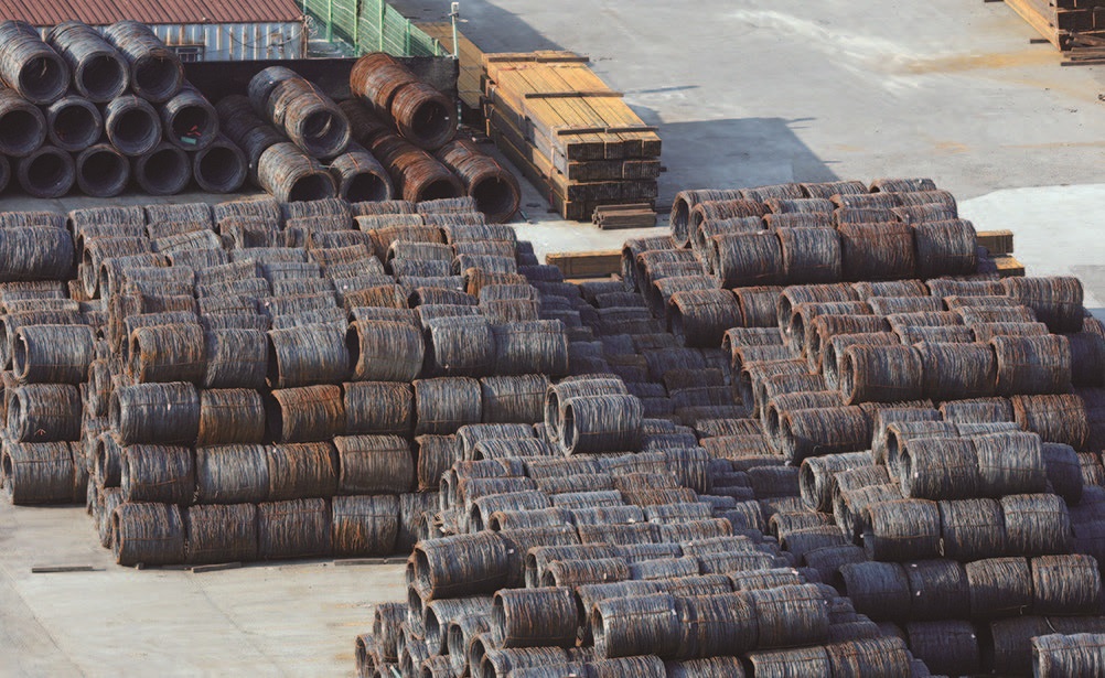 2025년 10월 29일 경기 평택시 포승읍 평택항에 철강 제품이 쌓여있다. / 사진 뉴스1