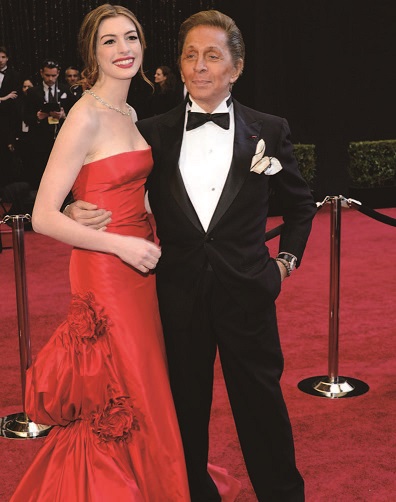 2011년 제83회 아카데미 시상식 레드카펫에 함께 선 앤 헤서웨이와 발렌티노. / 사진 발렌티노 가라바니 인스타그램