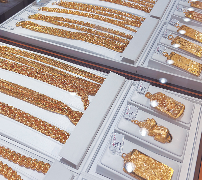 차이바이 1층에 금목걸이가 진열돼 있다. 이은영 기자