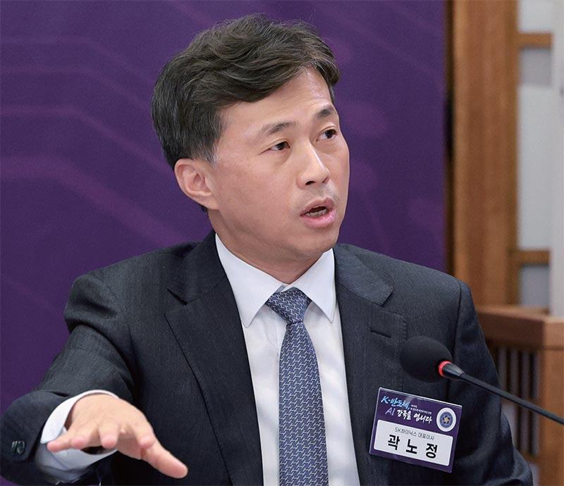 곽노정 SK하이닉스 대표이사가 2025년 12월 10일 용산 대통령실에서 이재명 대통령이 참석한 가운데 열린 AI 시대의 K-반도체 비전과 육성 전략 보고회에서 발언하고 있다. /연합뉴스