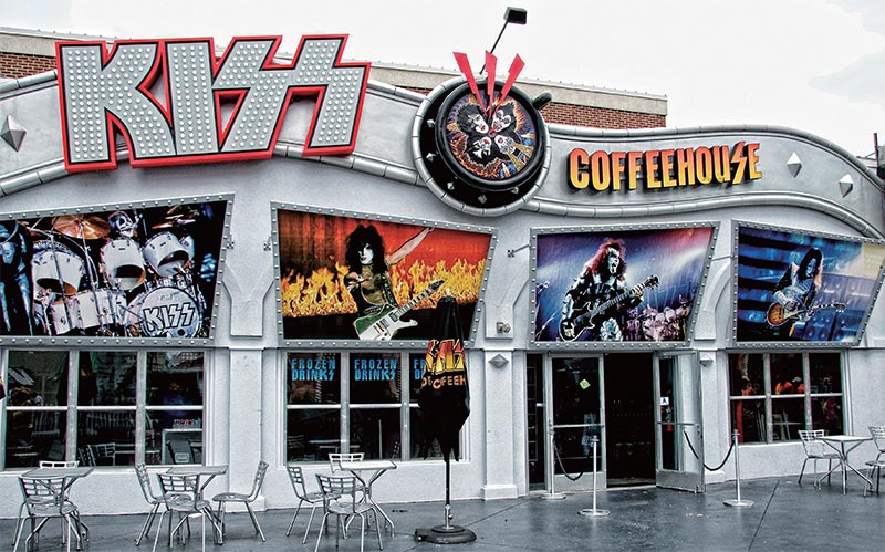 1970년대 음악계 ‘굿즈’ 산업을 선도한 록 밴드 키스는 2006년 사우스캘리포니아주에 커피 전문점 ‘키스 커피하우스’를 열었다. /엑스
