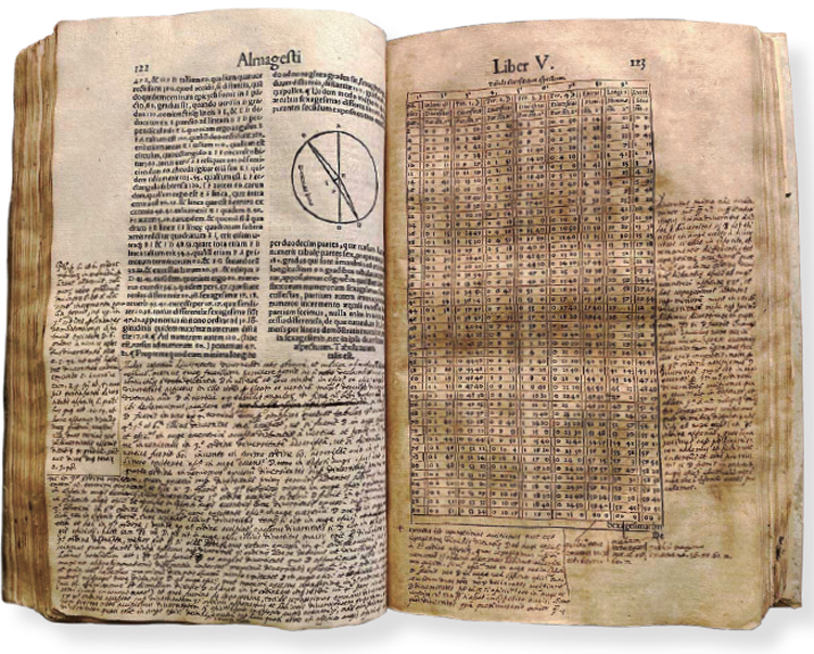프톨레마이오스의 천동설을 담은 천문학 고전인 ‘알마게스트’의 1551년 인쇄본. 이탈리아 과학사학자가 이
책의 여백에서 당시 갈릴레오 갈릴레이가 남긴 방대한 주석을 발견했다. /사진 이탈리아 피렌체 국립중앙도서관
