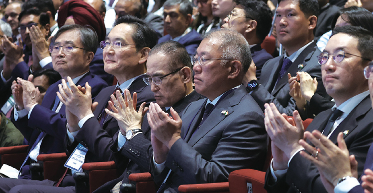 4월 20일 인도 뉴델리에서 열린 한·인도 비즈니스 포럼에 이재용 삼성전자 회장, 정의선 현대차그룹 회장, 구광모 LG그룹 회장 등이 참석했다. /사진 뉴스1