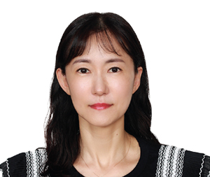 김의향 패션&스타일 칼럼니스트 - 현 케이노트 대표,
전 보그 코리아 패션 디렉터