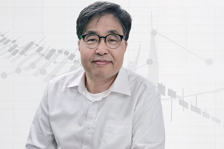 우석진 - 명지대 경제학과 교수, 서울대 경제학 학·석사,
미국 위스콘신대 경제학 박사, 현 한국재정학회 이사,
전 한국조세연구원 전문연구위원, 전 미국 메릴랜드대 방문교수 /사진 이신혜 기자