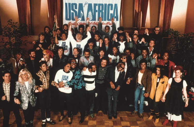 1985년 4월 27일 올스타 라인업의 슈퍼 싱글 ‘We
Are the World’ 녹음을 위해 미국 캘리포니아주 로스
앤젤레스(LA) A&M 스튜디오에 모인 슈퍼스타들. /사진 유튜브