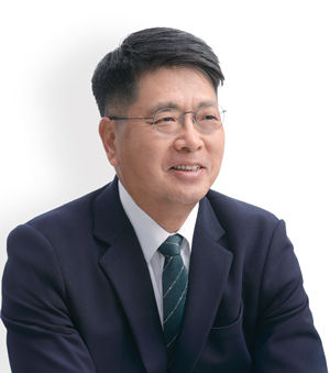 조준모 성균관대 경제학과 교수 - 미국 시카고대 경제학 석·박사, 전 성균관대 부총장, 전 오클라호마대 경제학과 교수, 전 한국노동경제학회 회장, 전 한국고용노사관계학회 회장, 전 규제개혁위원회 위원, 전 중앙노동위원회 공익위원, 전 경제사회노동위원회 공익위원 노사관계 관행개선자문단 단장 /사진 조준모