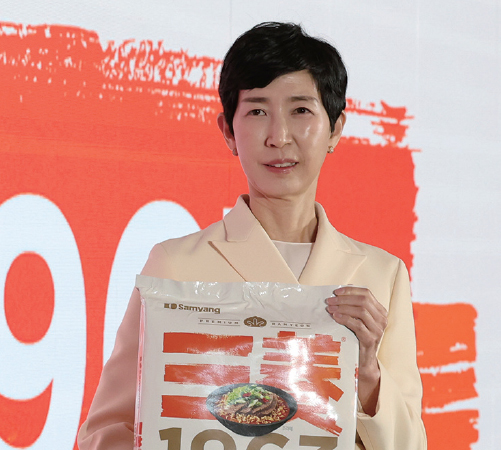 김정수 삼양식품 부회장이 2025년 12월 ‘삼양 1963’
신제품 출시 행사에 참석했다. /사진 뉴스1