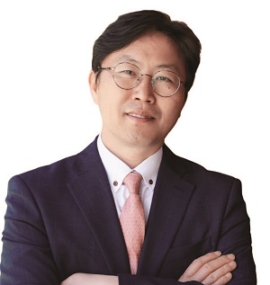 배성혁 - 대구국제뮤지컬페스티벌(DIMF) 집행위원장, 현 ㈜예술기획 성우 대표, 현 (사)대구국제뮤지컬 페스티벌 이사, 전 (재)대구문화재단 이사, 전 계명대 공연예술학부 겸임교수, 뮤지컬 '미스사이공' '레미제라블'
'투란도트' 제작 및 기획, 뮤지컬 '맘마미아' 기획 /사진 DMF