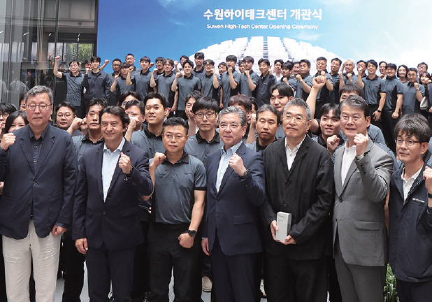 장재훈(왼쪽 네 번째) 현대자동차그룹 부회장 등이 6
월 30일 수원하이테크센터 개관식에 참석했다. /사진 현대차
