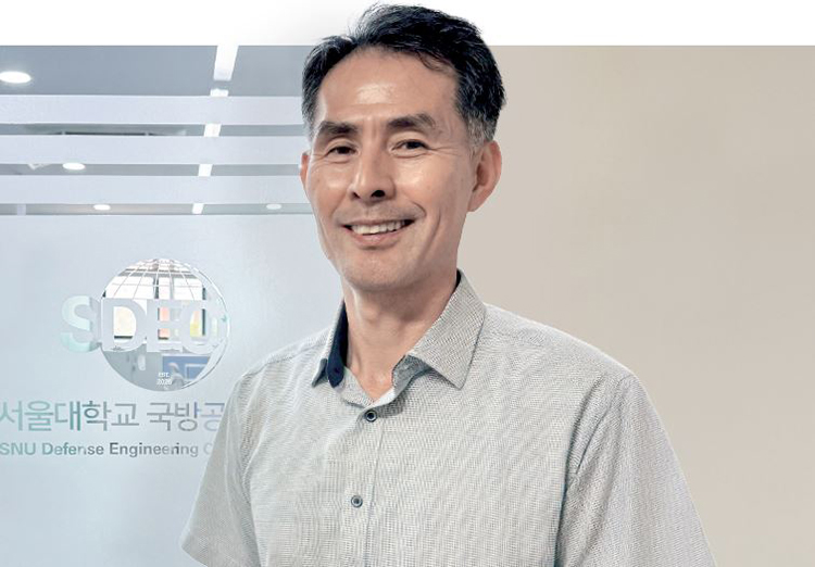 김민구 - 서울대 국방공학센터 전문위원, 공군사관학교(40기),  
현 파워닉스 부사장, 전 공군 미래기획센터 센터장, 전 공군 교육사령부 교육훈련부장 /사진 이용성 기자