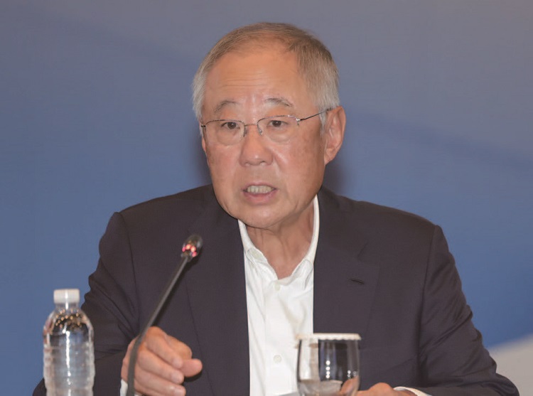 류진 풍산그룹 회장 겸 한국경제인협회 회장이 7월 6
일 서울 중구 웨스틴조선 서울에서 열린 서비스산업
경쟁력 강화 TF 2차 회의에서 발언하고 있다. /사진 연합뉴스