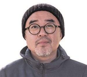 최갑수 - 시인，여행작가，
'우리는 사랑 아니면 여행이겠지' '밤의 공항에서' 저자