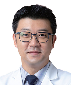 허동범 연세스타병원 병원장 - 현 경희대 의과대학·의과전문대학원 외래교수, 현 정형외과 전문의, 현 대한정형통증의학회 정회원, 전 중국 청도시립병원 한중사랑관절전문센터 의료진