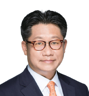 허욱 법무법인 세종 변호사 - 연세대 경영학·법학, 중국
베이징대 법학 박사, 사법연수원 33기, 전 법무법인
율촌 상하이 대표처 대표
