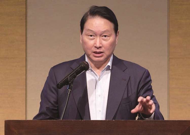 최태원 대한상공회의소 회장이 8월 31일 ‘제15회 한
일상공회의소 회장단 회의’에서 발언하고 있다. /사진 뉴스1