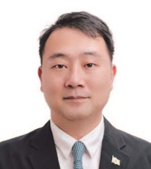 양욱 - 아산정책연구원 연구위원, 서울대 법대, 국방대 국방관리대학원 석·박사, 현 한남대 국방전략대학원 겸임교수, 전 국가안보실 정책자문위원